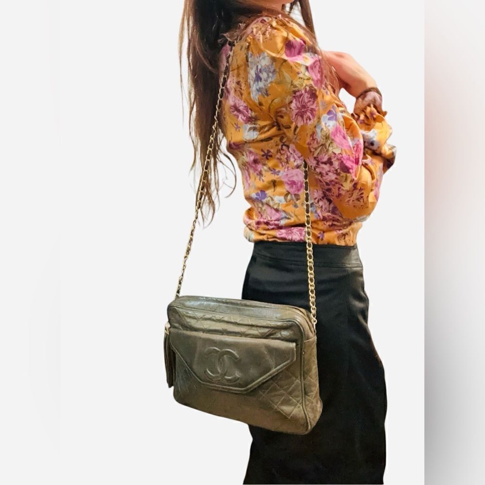 Chanel olive green leather crossbody bag with Tassel Accents - Picture 10 of 16